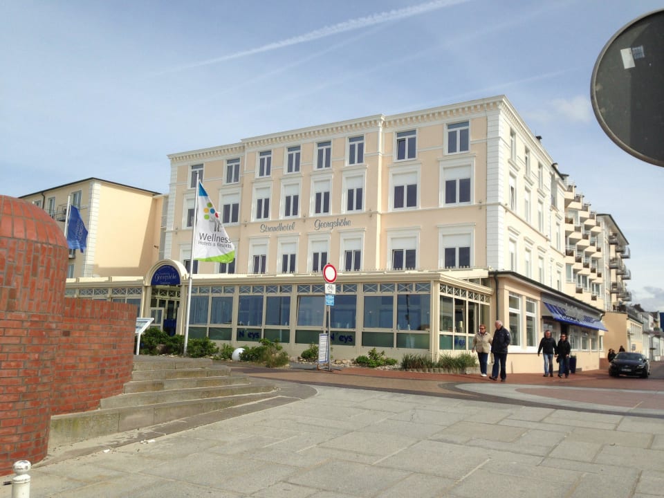Hotel von Strand aus, mit Gastro - Anbau Strandhotel Georgshöhe