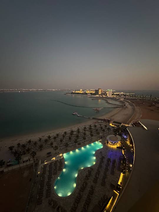 Pool Hampton by Hilton Marjan Island