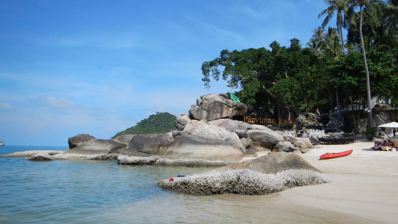 Strand direkt am Hotel Panviman Resort Koh Phangan