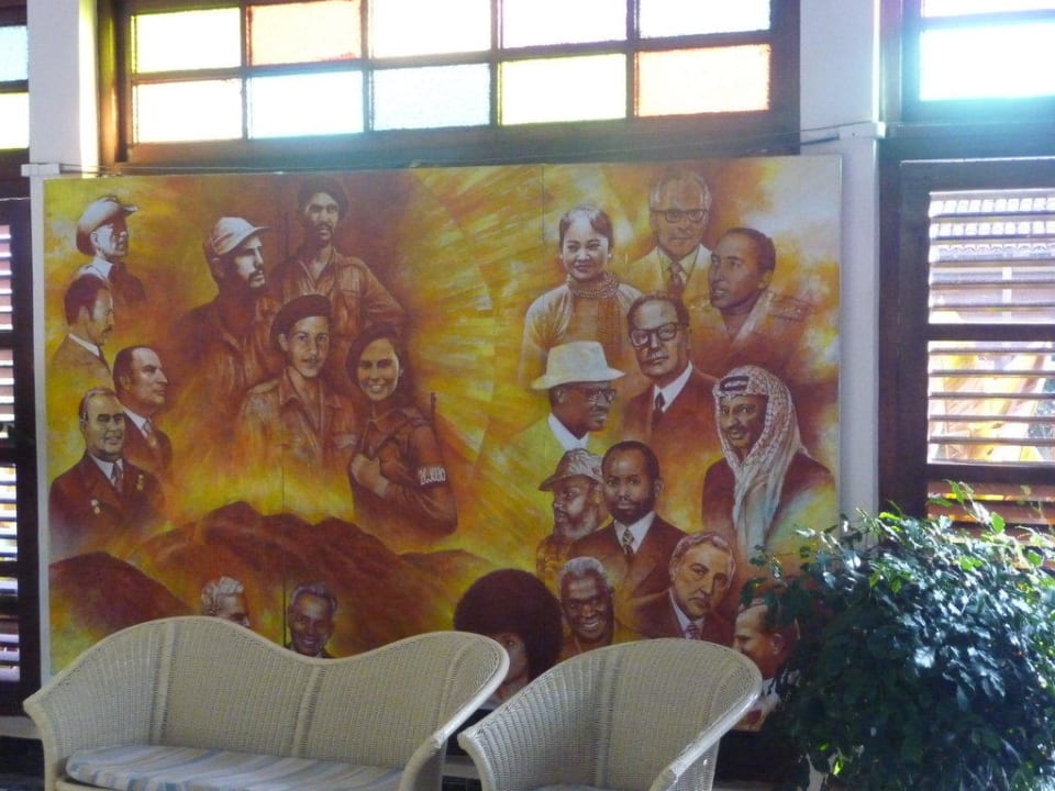 Kunst am Eingang Hotel Versalles