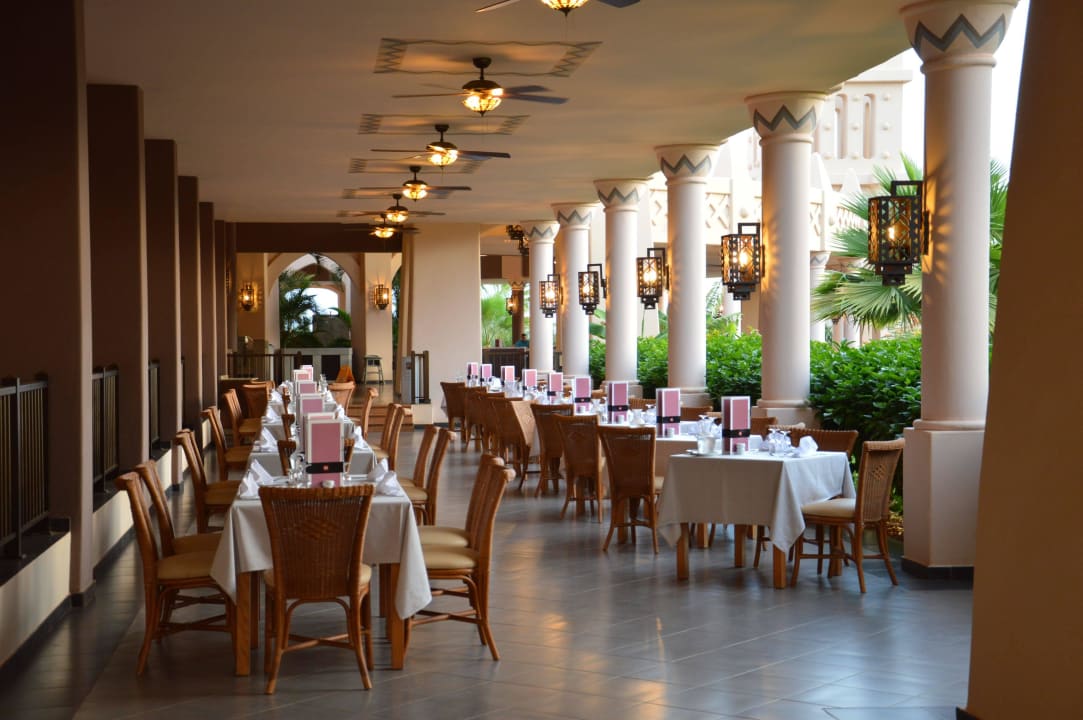 Afrikanisches und Pool Restaurant abends Hotel Riu Touareg