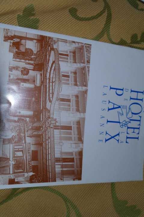 Такая книжка об истории отеля Hotel De la Paix Lausanne