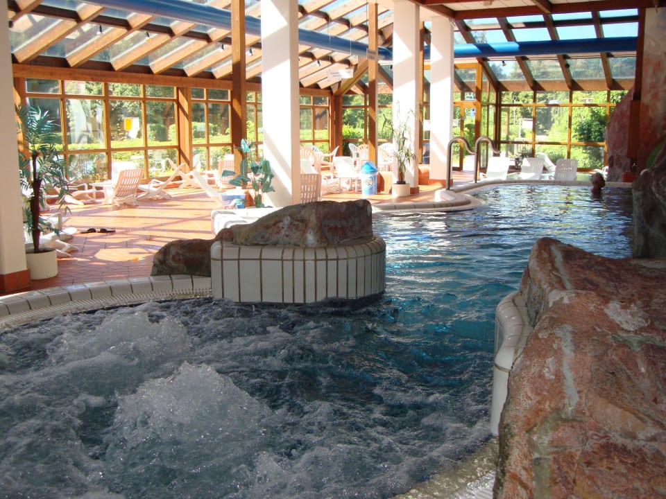 Hallenbad mit Whirlpool WAGNERS Hotel im Frankenwald