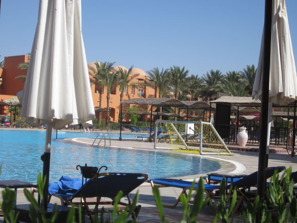 Entspannung am Pool Jaz Makadi Oasis Resort