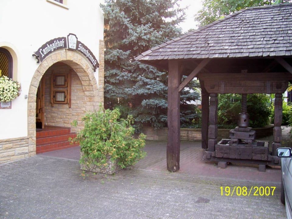 Der Hoteleingang Landgasthof Hotel Zum Storchennest