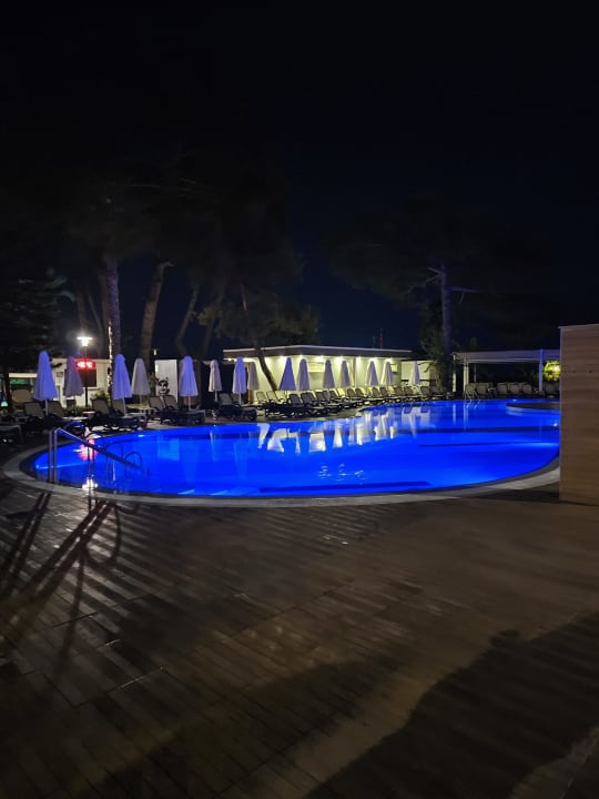Pool Crystal Aura