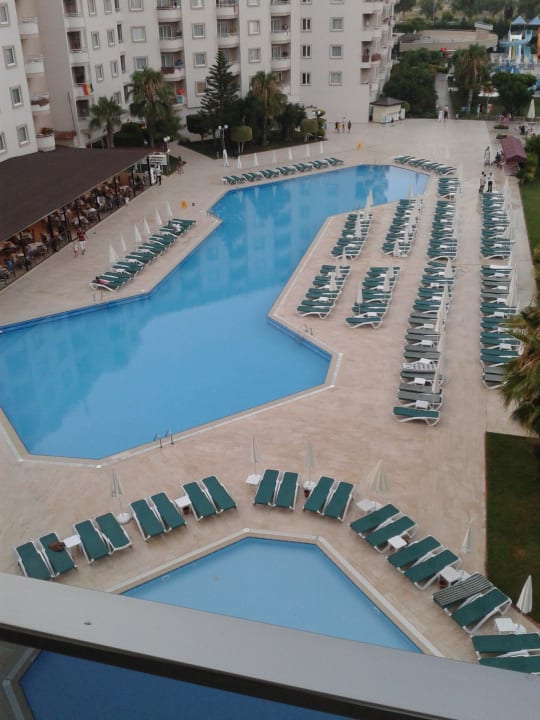 Großer Pool mit Kinderbecken ( untere) Hotel Royal Garden Beach