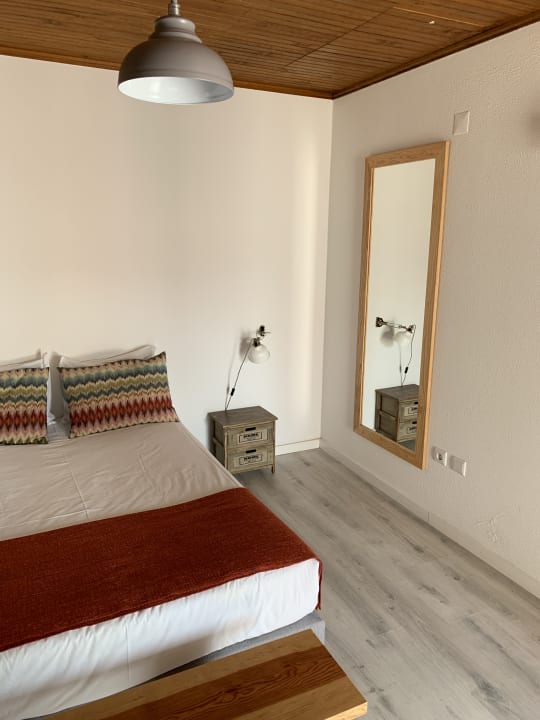 Zimmer Zulla Nazare's Surf Village