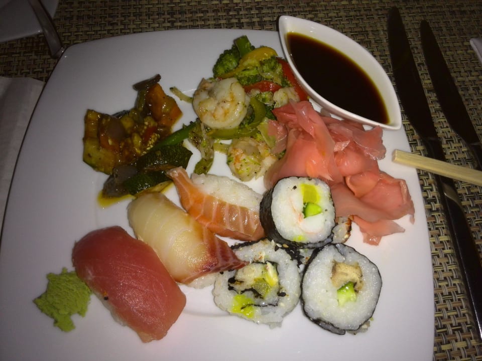 Wieder Sushi und Salat Crowne Plaza Hotel Yas Island
