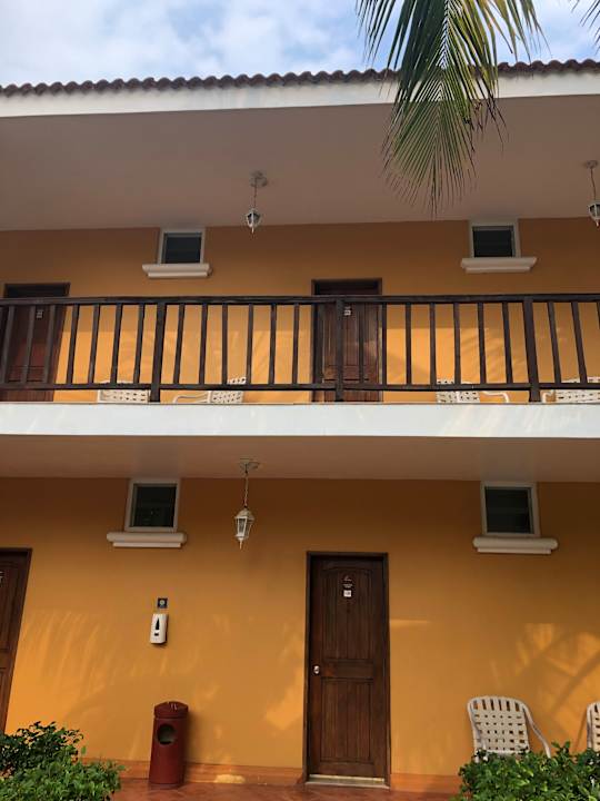 Außenansicht Hotel Cayman Suites