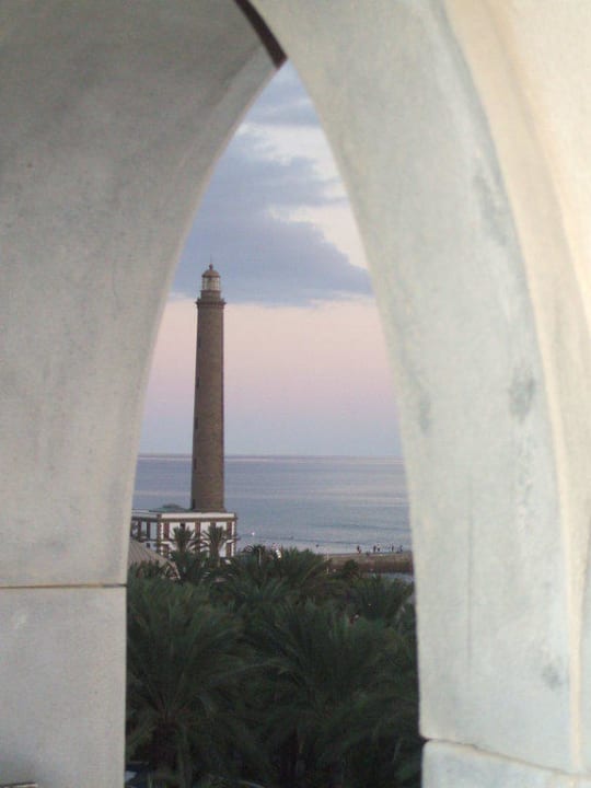 Vom Hotelturm auf den Leuchtturm Lopesan Costa Meloneras, Resort & Spa