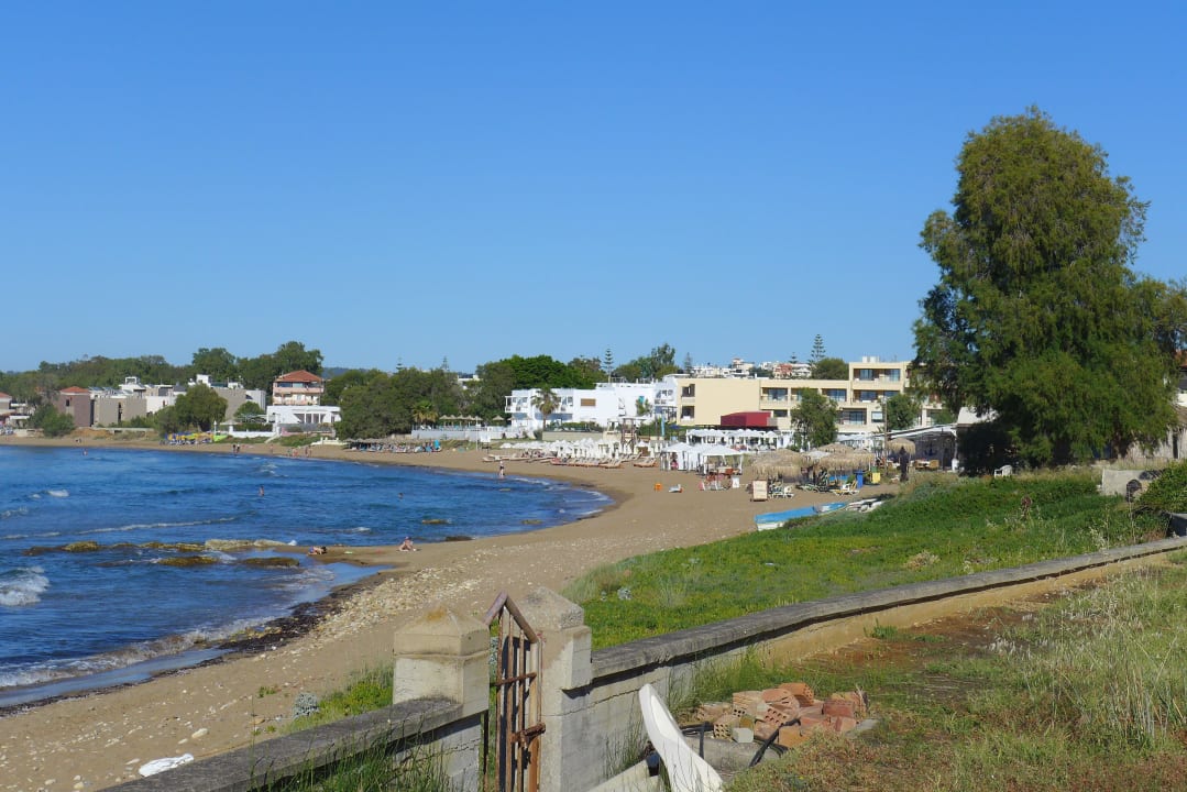 Anlage von der Straße aus Atlantica Kalliston Resort