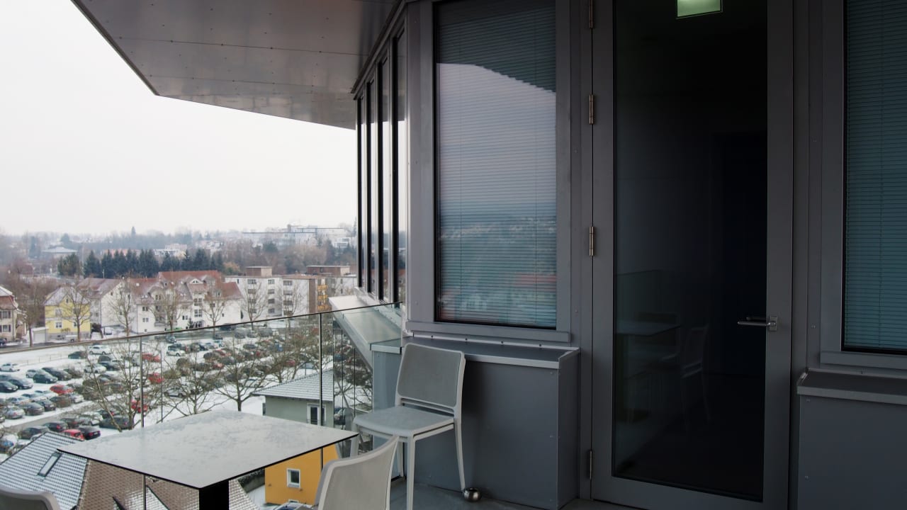 Balkon auf dem Verbindungssteg aquaTurm Hotel