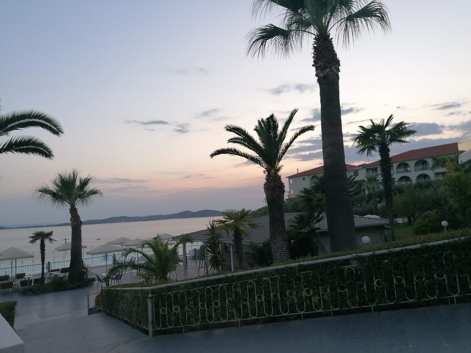 Gartenanlage Akrathos Beach Hotel