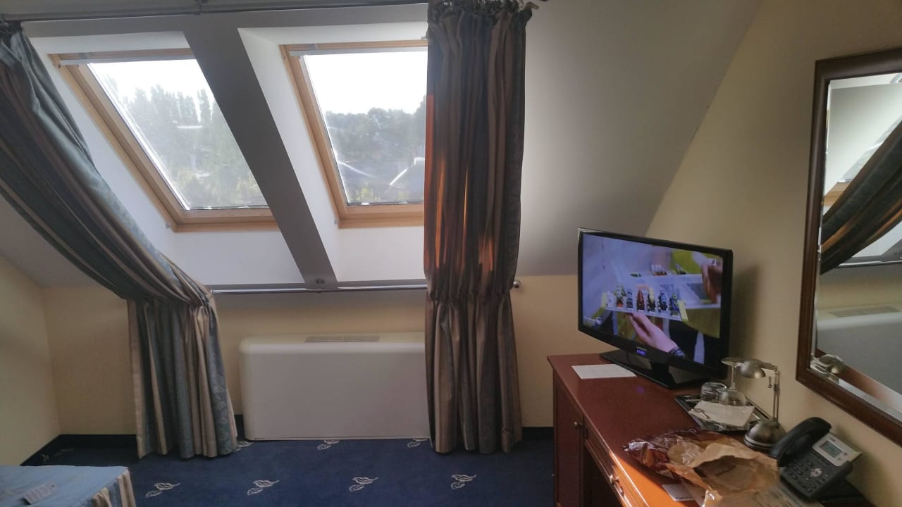 Dachfenster mit TV und Klima Hotel Kálvária Superior