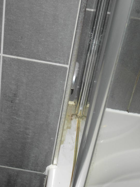 Ekel zwischen Wand und Duschabtrennung Rembrandt Square Hotel Amsterdam