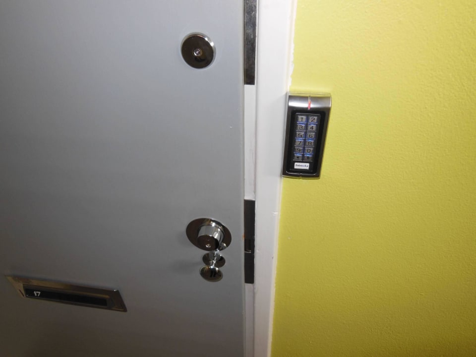 Apartmenttür mit Zahlenschloss SATO HotelHome Lapinlahdenkatu