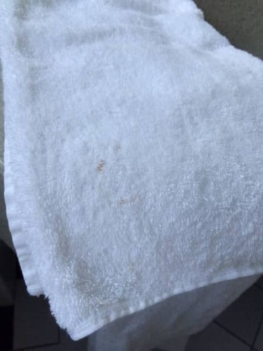 Dreckige Handtücker bei Anreise Fletcher Hotel-Restaurant Arnsberg-Sauerland