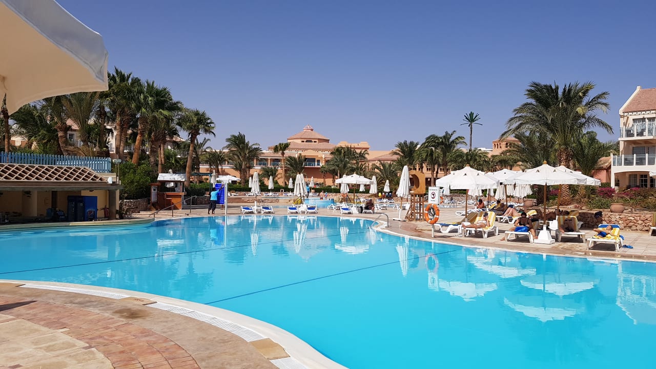 Pool Mövenpick Resort & Spa El Gouna