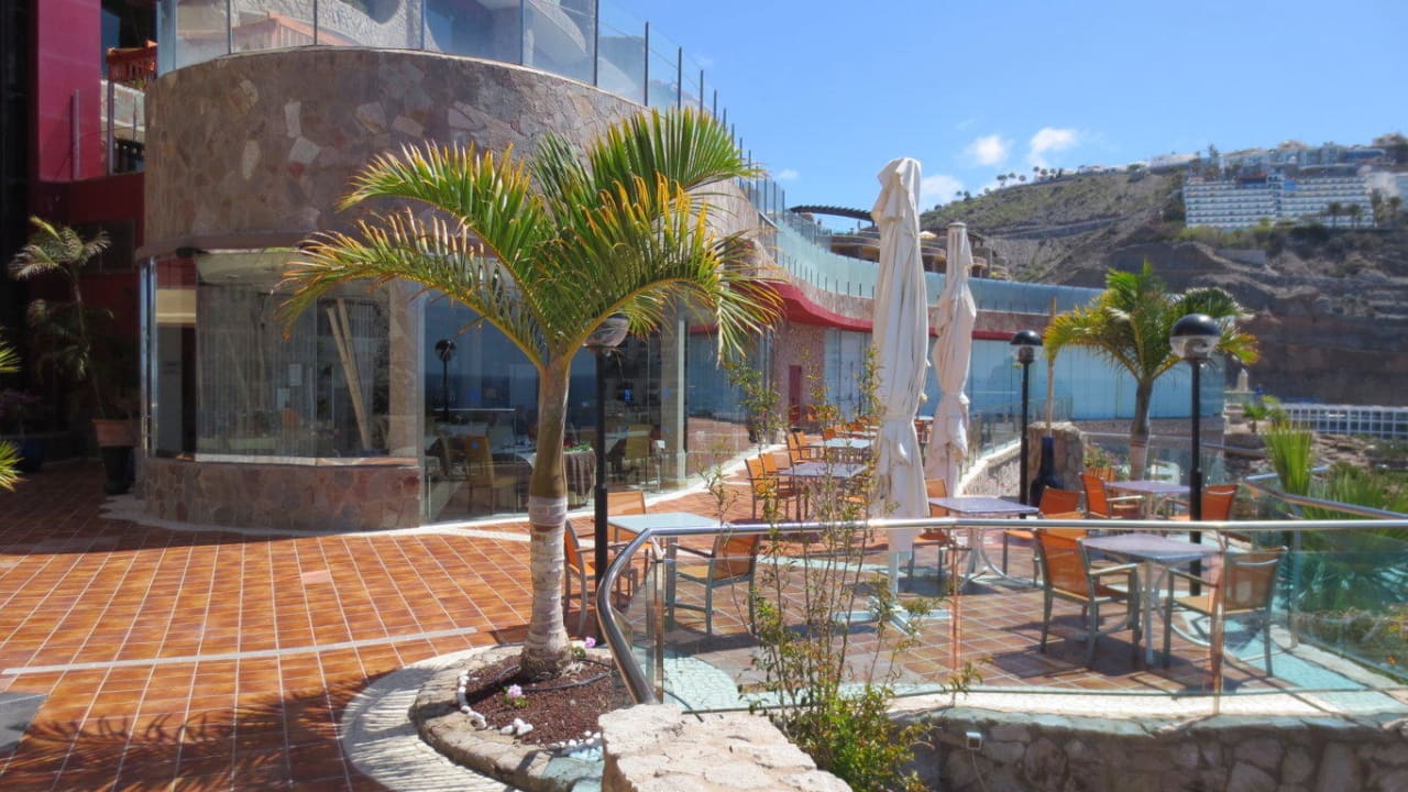 Blick auf den Außenbereich vom ala Carte Restaurant Gloria Palace Royal Hotel & Spa