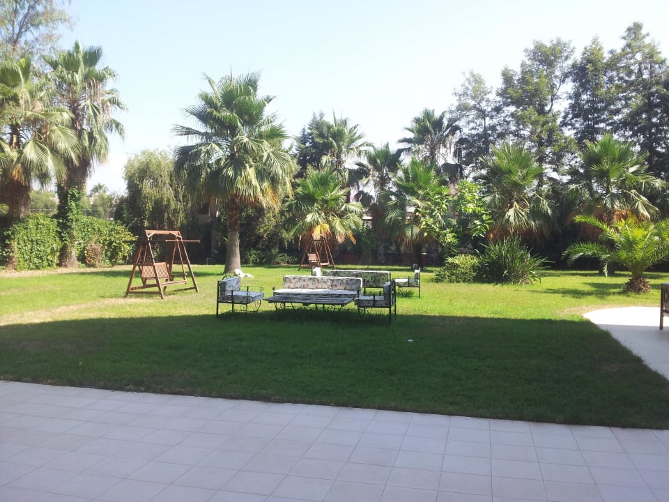 Garten vom Nebengebäude Hotel Royal Garden Beach