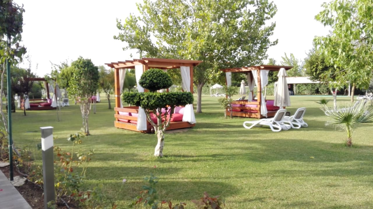 Gartenanlage Melas Lara Hotel