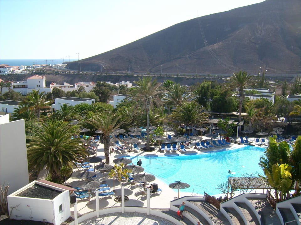 Blick von der Dachterrasse auf den Pool allsun App.-Hotel Esquinzo Beach