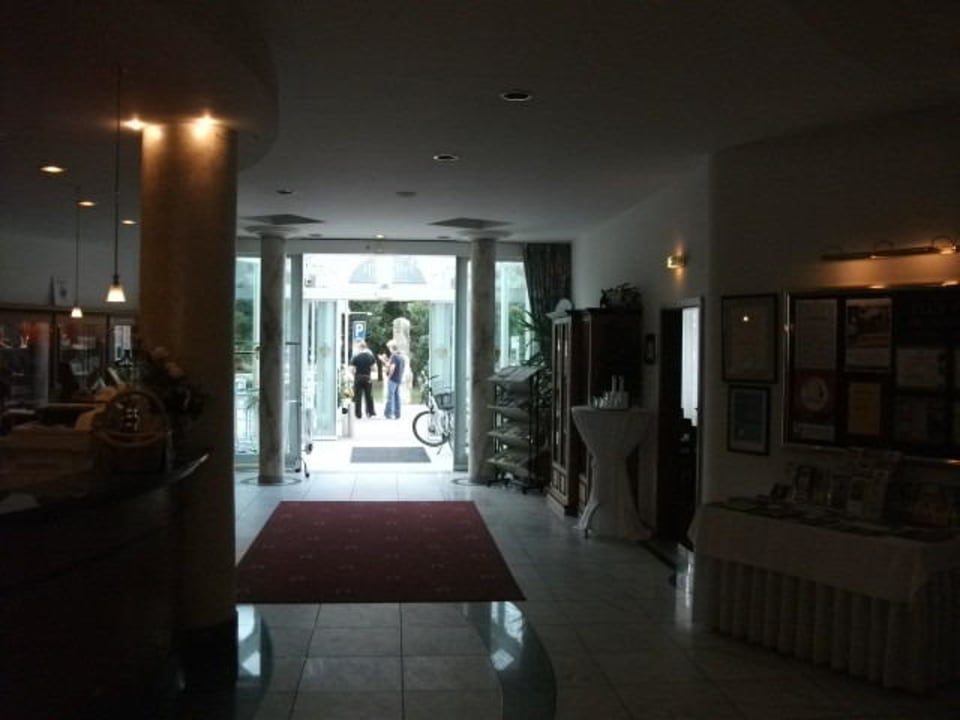 Rezeption mit Halle Parkhotel Altmühltal