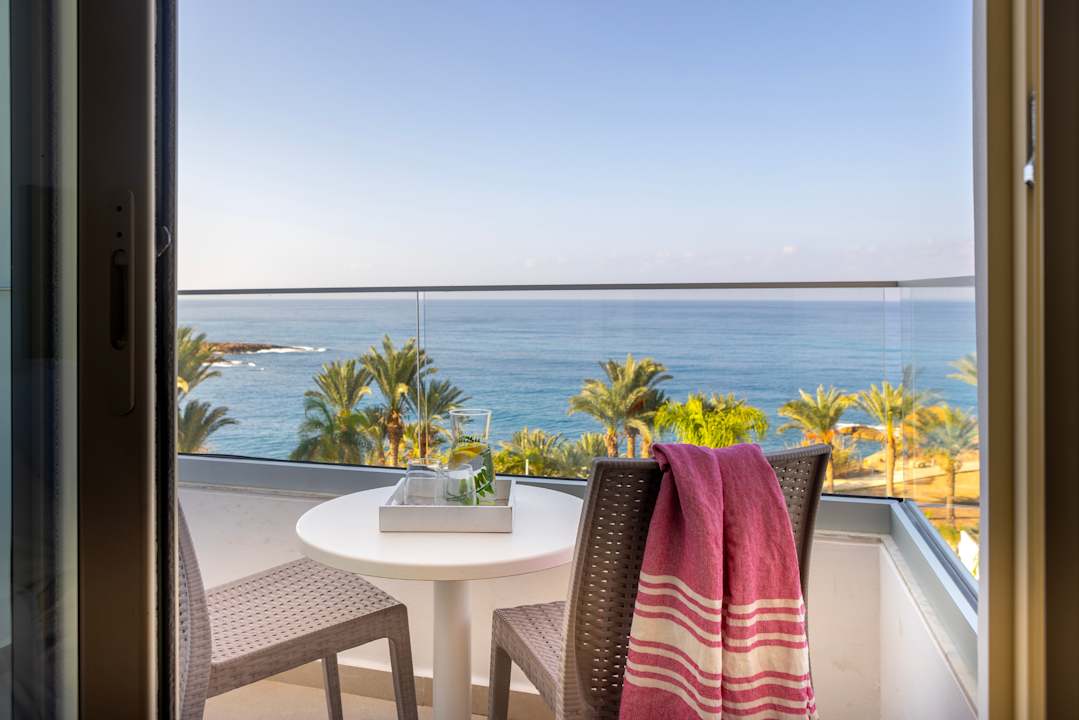 Zimmer Queen's Bay Hotel