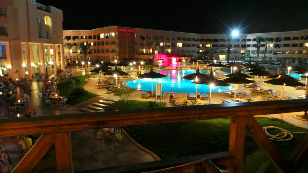 Am Abend Beach Albatros Resort