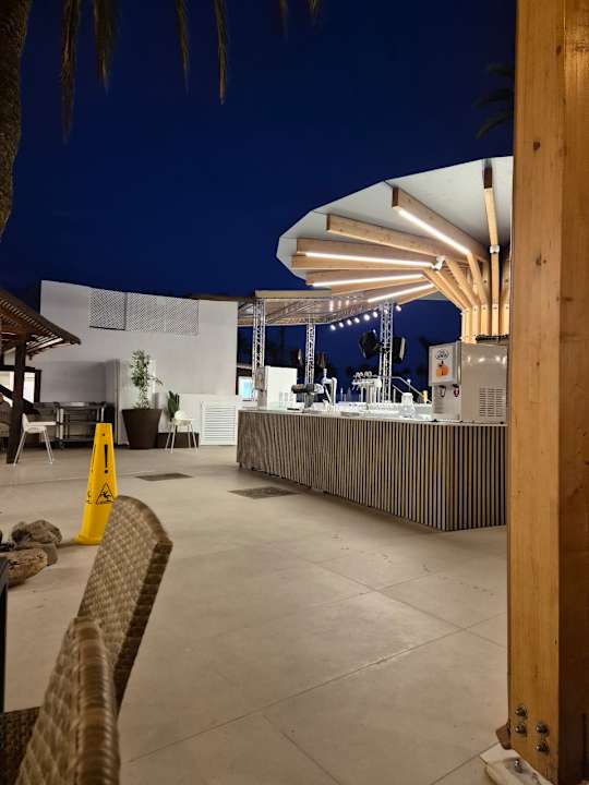 Gastro HL Miraflor Suites Hotel