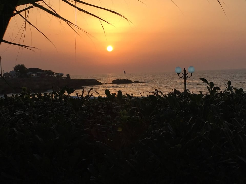 Sonnenuntergang vom Pool aus The Island Hotel