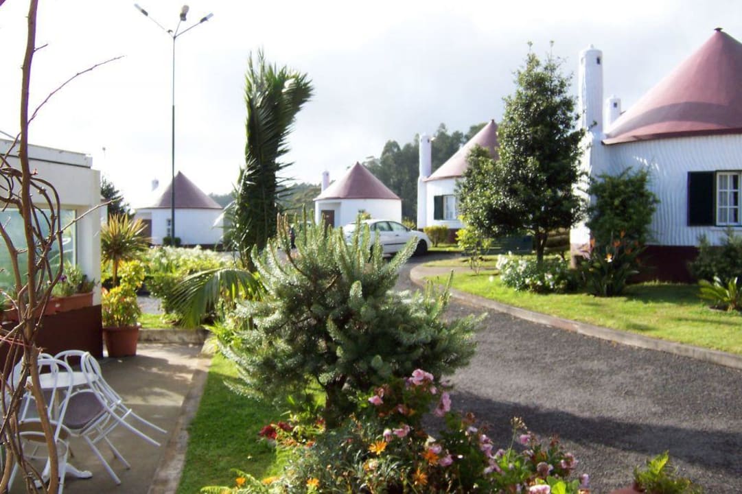 Garten mit Bungalows Hotel Cabanas de Sao Jorge