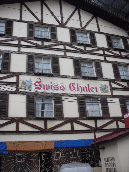 Fassade Hotel Swiss Chalet