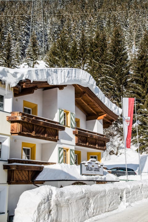 Außenansicht Arlen Lodge