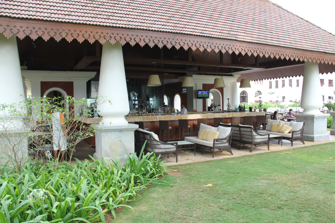 Poolbar Hotel Grand Hyatt Goa