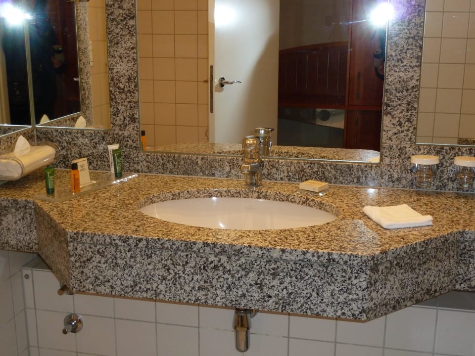 Badezimmer Hilton Munich Airport