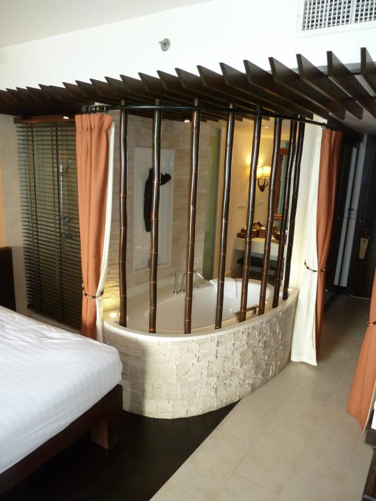 Blick vom Schlafzimmer ins Badezimmer Centara Grand Mirage Beach Resort Pattaya