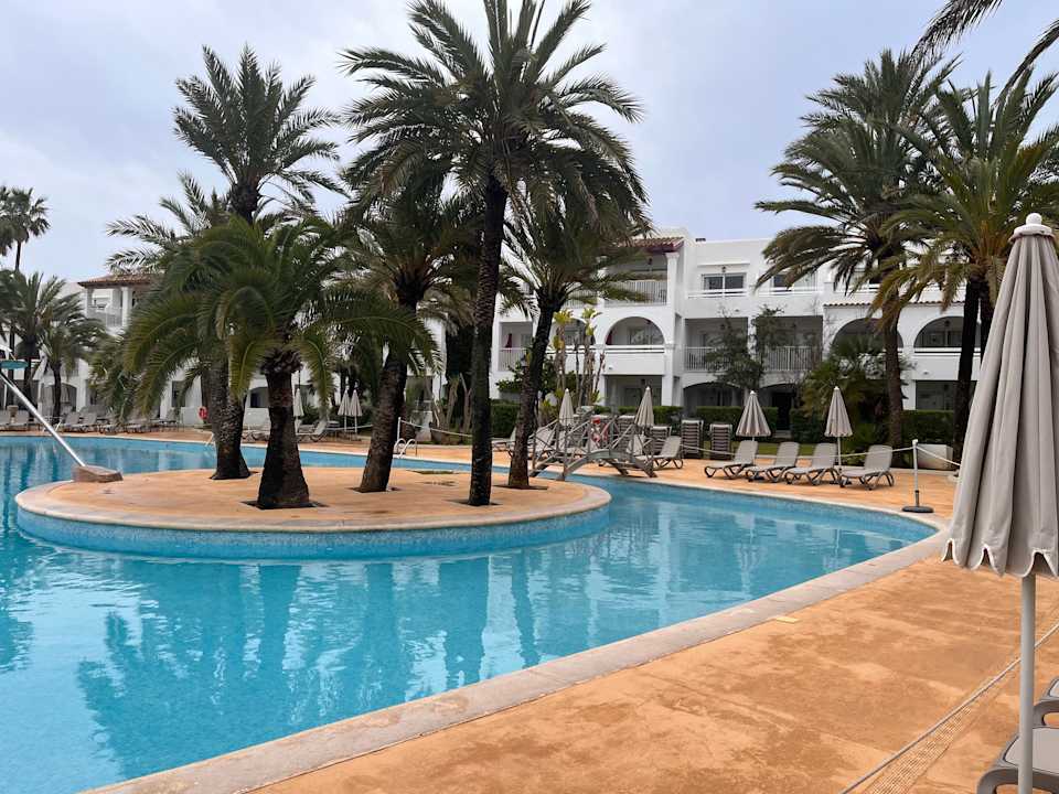 Pool Calimera Fido Gardens
