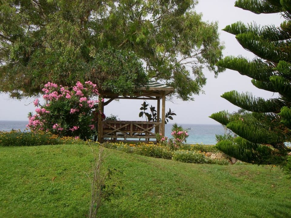 Platz zum Relaxen direkt am Meer Senza Sunset Beach Hotel