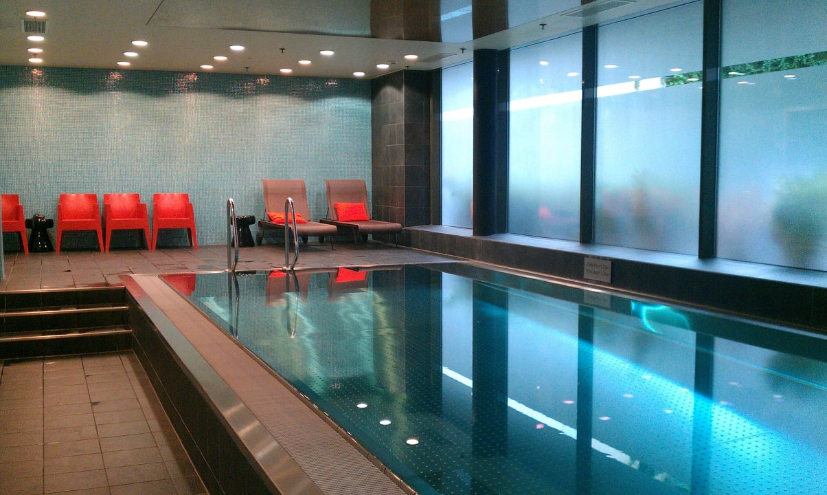 Indoor-Pool  Adina Apartment Hotel Frankfurt Neue Oper