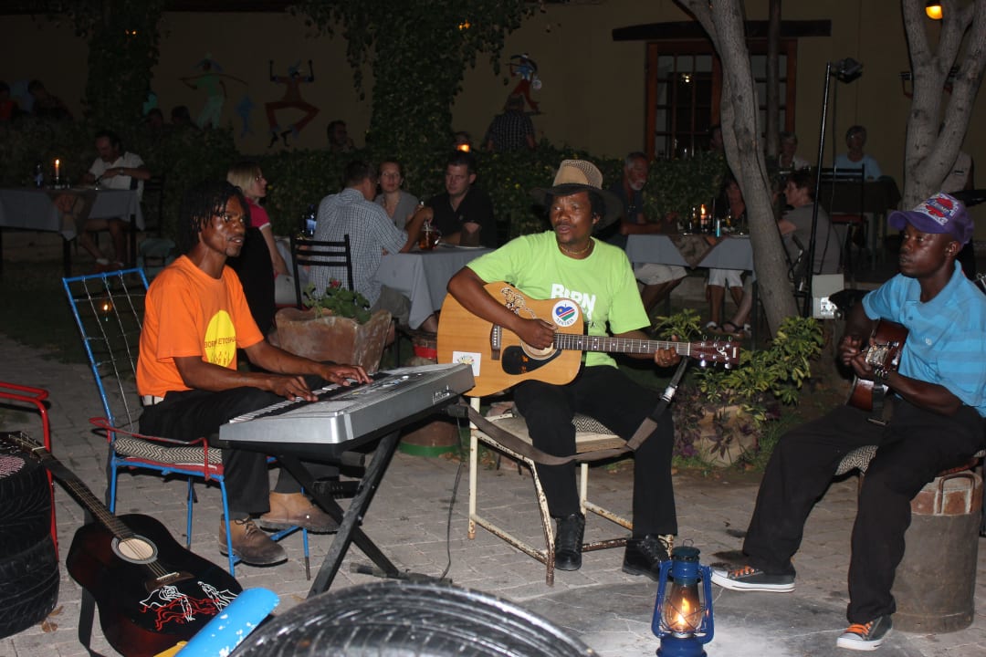 Abendliches Ambiente Etosha Safari Camp