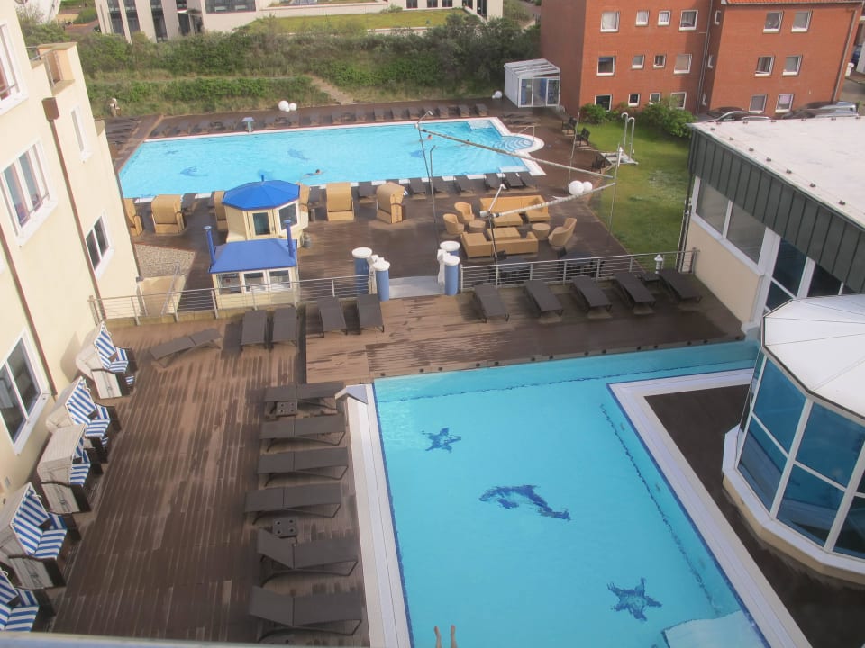 Vom 2. Stock auf die Pools Strandhotel Georgshöhe