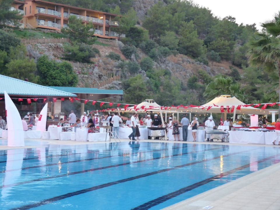 Türkischer Abend am Pool ROBINSON SARIGERME PARK