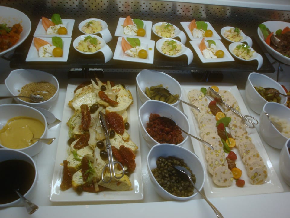 Keiner Teil des Vorspeisenbuffets The St. Regis Saadiyat Island Resort, Abu Dhabi