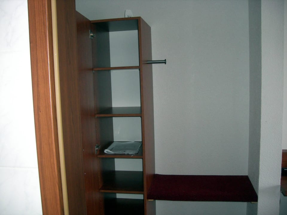 Schrank Hotel Aurora