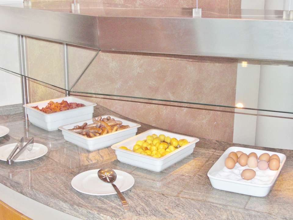 Warmes Büffet Leonardo Hotel Hamburg Airport