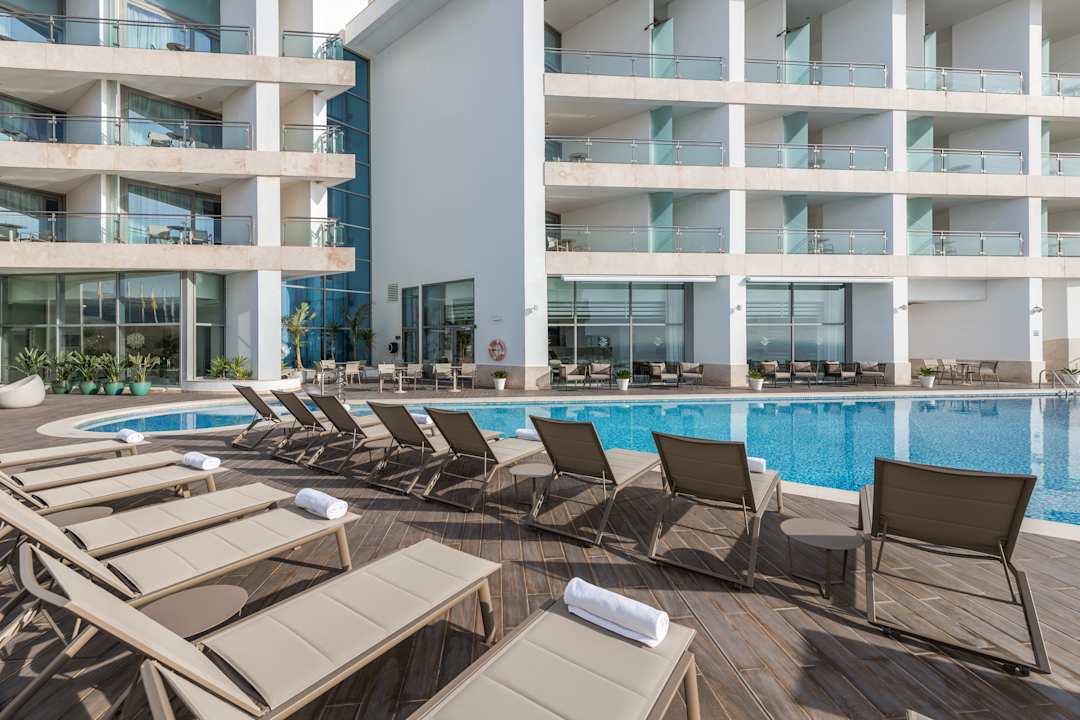 Pool Sesimbra Oceanfront Hotel