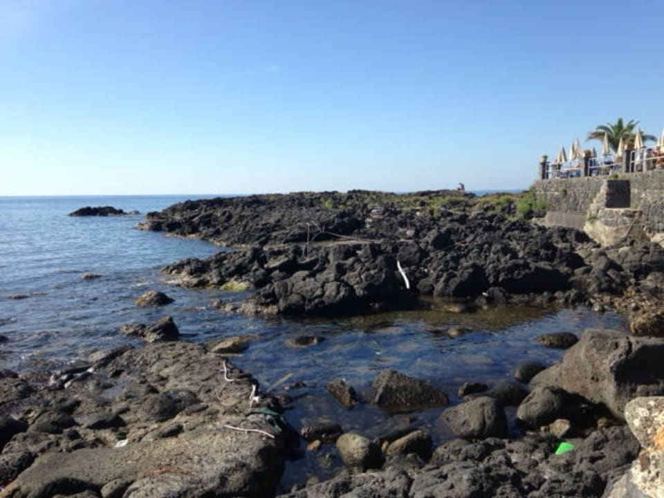 Hotelstrand leider etwas vermüllt Hotel Kalos