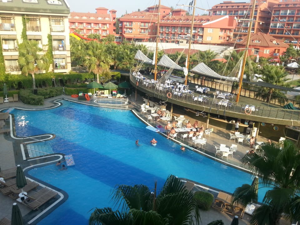 Der Pool und das Fischrestaurant Can Garden Resort